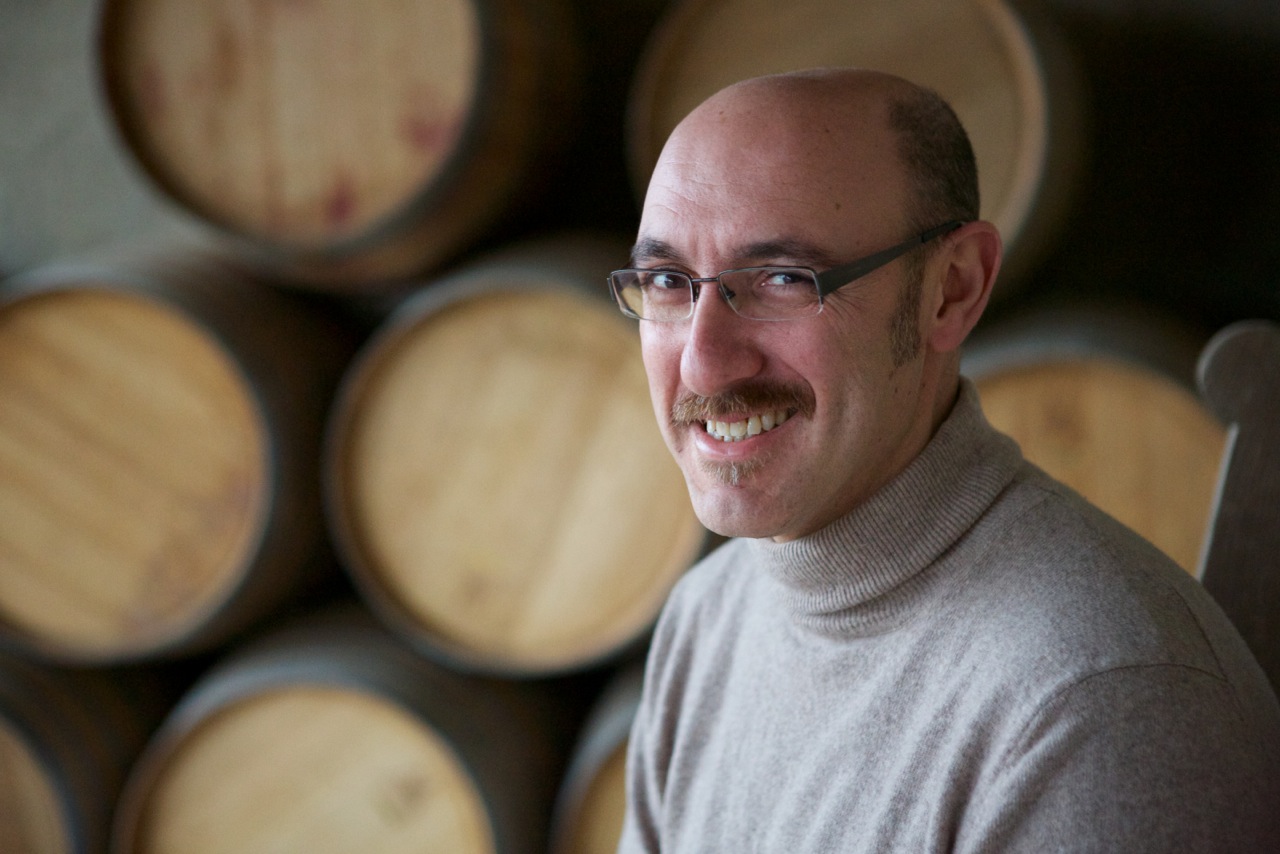 Marco Ferretti im Barriquekeller von La Querce in der Toskana, in dem auch der Sangiovese reift. (Foto: La Querce)