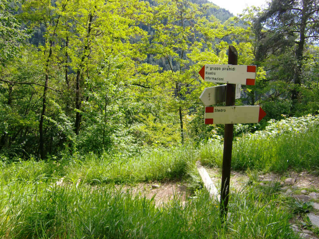 Beispiel einer Wanderweg-Kennzeichnung im Cembratal. Foto: Katrin Walter - simply walter