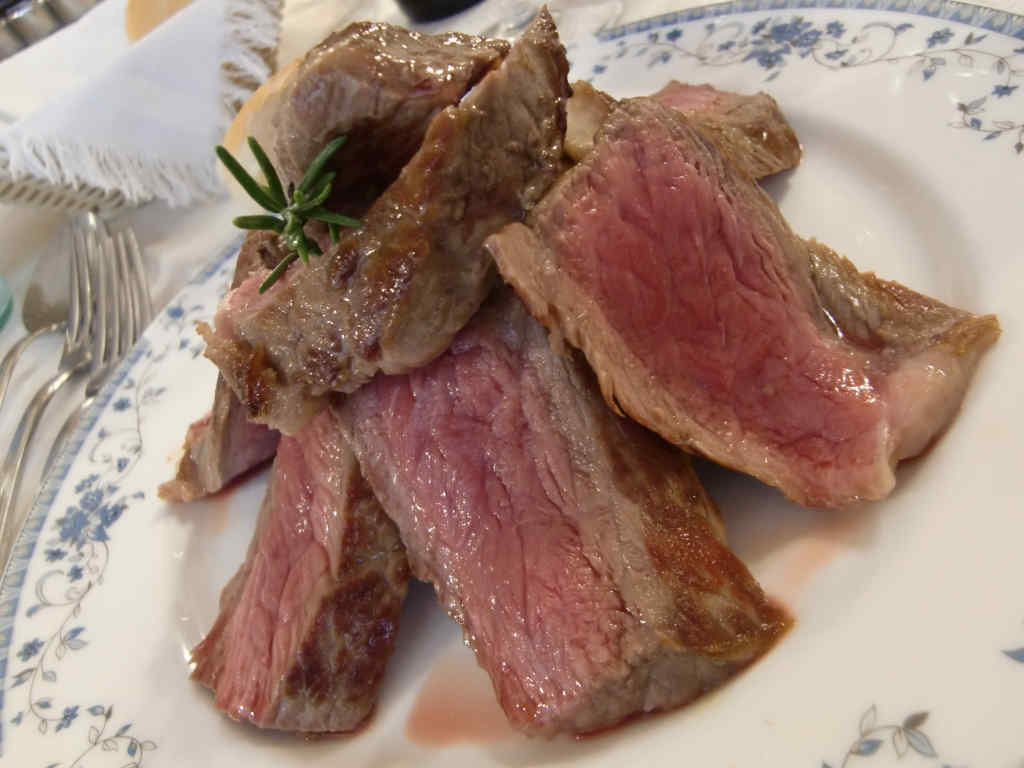 Eine “Tagliata” im Restaurant Fior di Bosco in Masen, Cembratal. Foto: Katrin Walter - simply walter